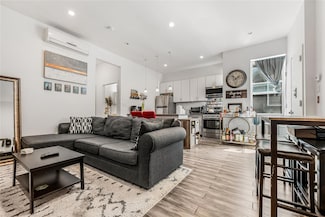 28-53 Steinway St, Astoria, NY 11103