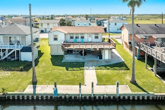 107 Crows Nest Rd, Freeport, TX 77541