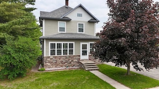 221 E 5th St, Shawano, WI 54166