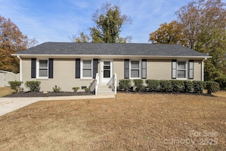 815 Sharon Dr, Waxhaw, NC 28173