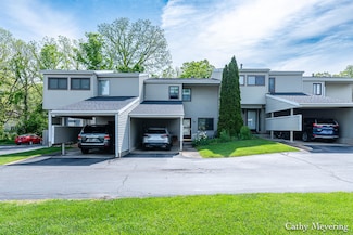6387 Wainscot Dr SE Unit 102, Grand Rapids, MI 49546