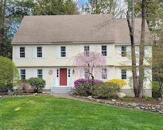 3 Resurrection Cir, Nashua, NH 03063