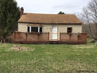 128 Chatham St, Nassau, NY 12123