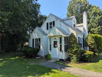 9 Kinderhook Dr, Poughkeepsie, NY 12603