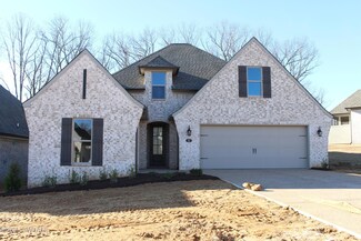 82 Emerald Breeze Dr, Jackson, TN 38305