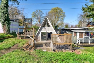 2132 Maple St, Point Roberts, WA 98281