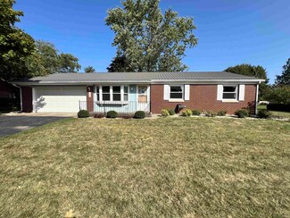 126 N Cheyenne Dr, Warsaw, IN 46582