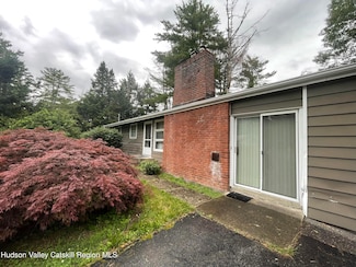 18 Marys Ave, Saugerties, NY 12477
