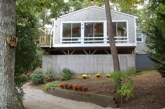 34 Santuit Ln, Mashpee, MA 02649