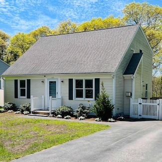 105 Edgewater Dr W, East Falmouth, MA 02536