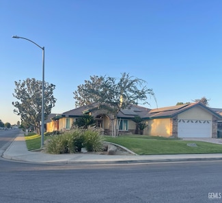 11118 Lakewood Ct, Bakersfield, CA 93312