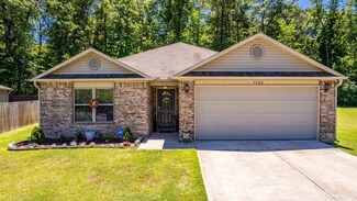 1302 Crossing Loop, Bryant, AR 72022