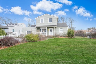 225 Lyman Rd, East Patchogue, NY 11772