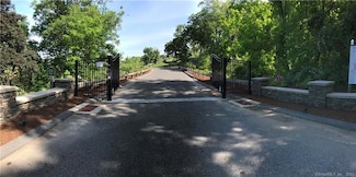 131 Willow Creek Estates Dr, Southbury, CT 06488