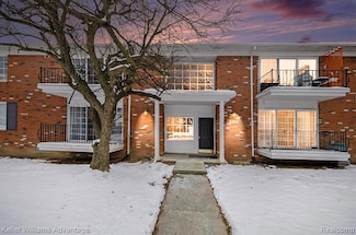 426 Fox Hills Dr N Unit A5, Bloomfield Hills, MI 48304