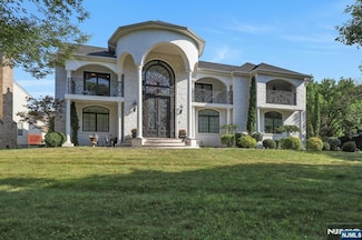 574 Mill Run, Paramus, NJ 07652