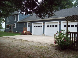 303 Red Oak Rd, Walnut, IL 61376