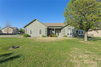 217 SW Ascot Ct, Lees Summit, MO 64082
