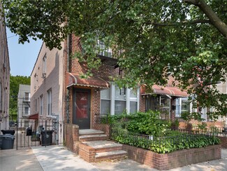 1840 21st Dr, Astoria, NY 11105