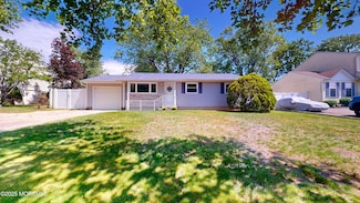 18 Forest Valley Dr, Toms River, NJ 08755
