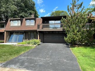 2136 Rhine Rd, West Bloomfield, MI 48323