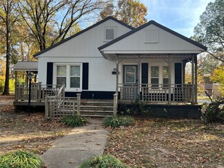 2105 Delaware St, Muskogee, OK 74403