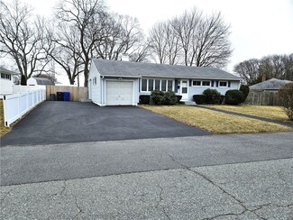 50 Riley Dr, Riverside, RI 02915