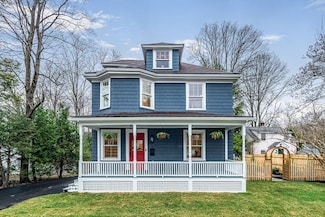 26 Cottage St, Wellesley, MA 02482