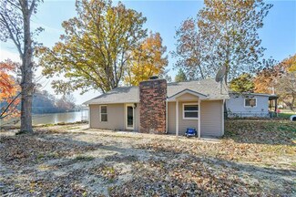 8105 E 256th St, Freeman, MO 64746