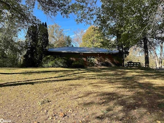 3805 Spring Lake Rd, Burlington, IA 52601