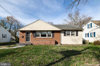 219 S Moore Ave, Barrington, NJ 08007