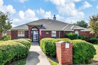 10513 Lone Pine Ln, Fort Worth, TX 76108