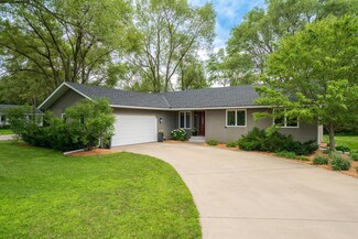 410 Evergreen Dr E, Cannon Falls, MN 55009