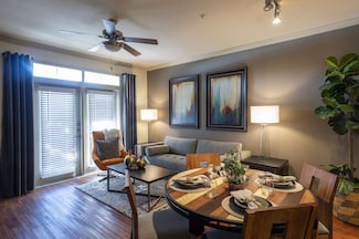 8877 Lakes at 610 Dr Unit 334, Houston, TX 77054