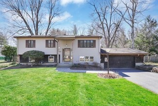 44 Fernwood Dr, Hampden, MA 01036