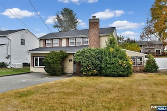 31 Campbell St, Waldwick, NJ 07463