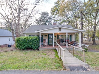 613 N Rhyne St, Gastonia, NC 28054
