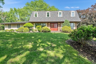 26 Lucille Ln, Dix Hills, NY 11746