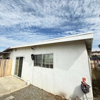 1046 Bartlett Dr, Vista, CA 92084