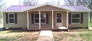 319 S Church St, Adams, TN 37010
