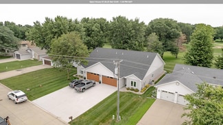 1018 S Emerald Hills Dr, Arnolds Park, IA 51331