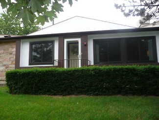 2 Hawthorne Square, Indian Head Park, IL 60525