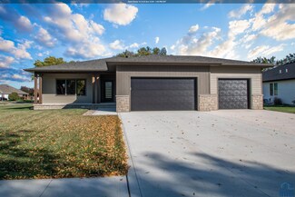 601 Topaz Dr, Sergeant Bluff, IA 51054