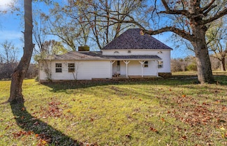 21 Freight Rd, Conway, MO 65632