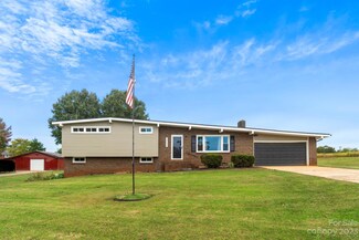 2794 Magnolia St, Conover, NC 28613