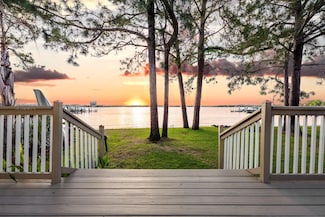 227 Shalimar Dr, Shalimar, FL 32579