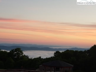 301 Pinnacle Inn Rd Unit 4212, Beech Mountain, NC 28604