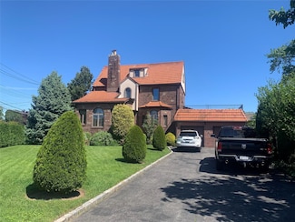 9-15 Malba Dr, Malba, NY 11357