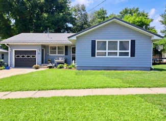 210 Locust St, Strawberry Point, IA 52076