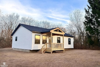 385 Mayer Rd, Saint Clair, MI 48079